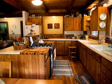 Scenic Cabin Retreat Perfect for Groups near Caledonia, Minnesota - Spring Grove, Minnesota - glamping.directory