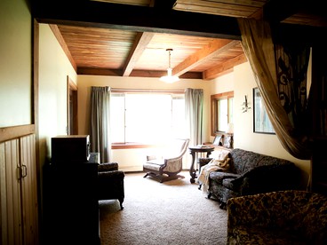 Scenic Cabin Retreat Perfect for Groups near Caledonia, Minnesota - Spring Grove, Minnesota - glamping.directory