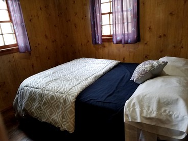 Delightful Waterfront Cabin with Views of Pine Lake near Wellston, Michigan - Wellston, Michigan - glamping.directory