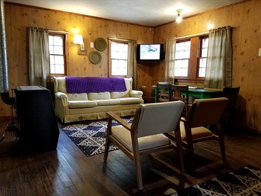Delightful Waterfront Cabin with Views of Pine Lake near Wellston, Michigan - Wellston, Michigan - glamping.directory