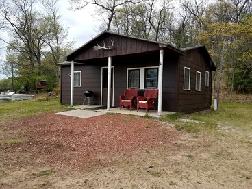 Delightful Waterfront Cabin with Views of Pine Lake near Wellston, Michigan - glamping.directory