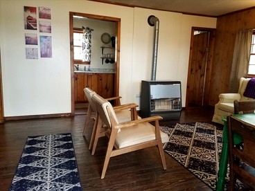 Delightful Waterfront Cabin with Views of Pine Lake near Wellston, Michigan - Wellston, Michigan - glamping.directory