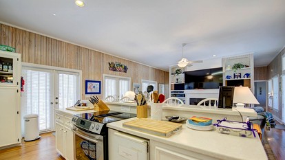 Gorgeous Beach House with Stunning Views in Georgetown, South Carolina - Georgetown, South Carolina - glamping.directory