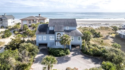 Gorgeous Beach House with Stunning Views in Georgetown, South Carolina - glamping.directory