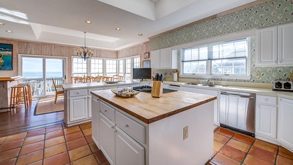 Gorgeous Beach House with Stunning Views in Georgetown, South Carolina - Georgetown, South Carolina - glamping.directory