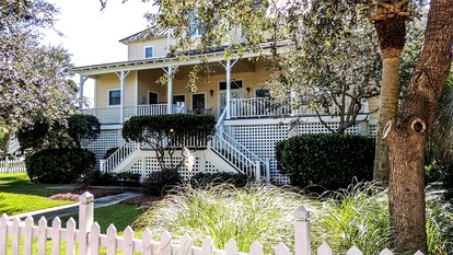 Gorgeous Beach House with Stunning Views in Georgetown, South Carolina - Georgetown, South Carolina - glamping.directory