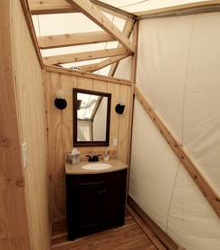 Spacious Safari Tent Rental Ideal for Glamping near NYC - Greenport, New York - glamping.directory