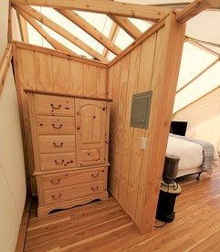 Spacious Safari Tent Rental Ideal for Glamping near NYC - Greenport, New York - glamping.directory