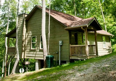 Family-Friendly Cabin Rental for Six on Nantahala Mountain with White Water Rafting in North Carolina - glamping.directory