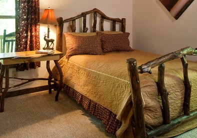 Family-Friendly Cabin Rental for Six on Nantahala Mountain with White Water Rafting in North Carolina - 163 Clinton Cabin RdAquone, North Carolina - glamping.directory