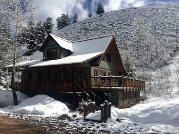 Rustic Cabin Rental with Mountain Views Located in the Gorgeous Gunnison National Forest, Colorado - glamping.directory