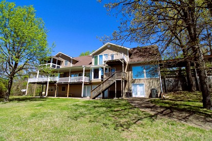 Charming Villa Ideal Escape for Big Groups in Branson, Missouri - glamping.directory