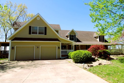 Charming Villa Ideal Escape for Big Groups in Branson, Missouri - Branson, Missouri - glamping.directory