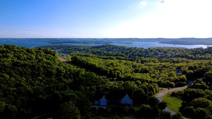 Charming Villa Ideal Escape for Big Groups in Branson, Missouri - Branson, Missouri - glamping.directory