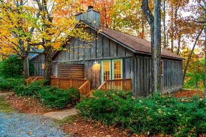 Cabin Retreat with a View: Your Guide to the Best on the Blue Ridge Parkway in Virginia - glamping.directory