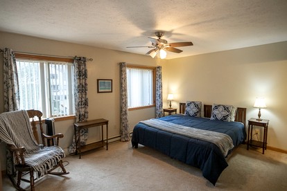 Lake Cabin with Hot-Tub and Deck in Pennsylvania - Lake Ariel, Pennsylvania - glamping.directory