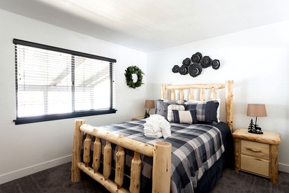 Amazing Glamping Destination: Luxury Cabin with a Hot Tub in Big Bear Lake, CA - Big Bear Lake, California - glamping.directory
