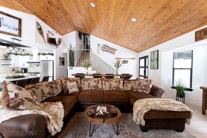 Amazing Glamping Destination: Luxury Cabin with a Hot Tub in Big Bear Lake, CA - Big Bear Lake, California - glamping.directory