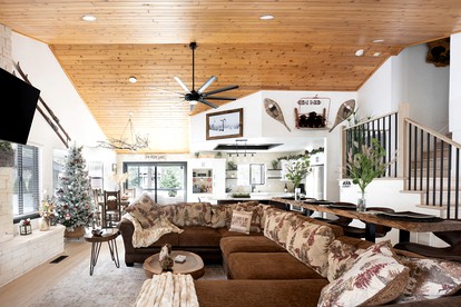 Amazing Glamping Destination: Luxury Cabin with a Hot Tub in Big Bear Lake, CA - Big Bear Lake, California - glamping.directory