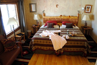 Deluxe Suite Rental in the Foothills of Bill Williams Mountain in Williams, Arizona - Williams, Arizona - glamping.directory