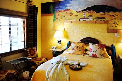 Deluxe Suite Rental in the Foothills of Bill Williams Mountain in Williams, Arizona - Williams, Arizona - glamping.directory
