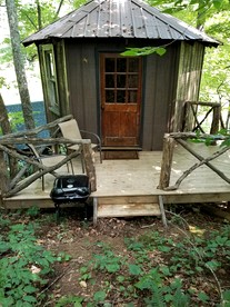 Tree Top Cabin in Crumpler, North Carolina - Crumpler, North Carolina - glamping.directory