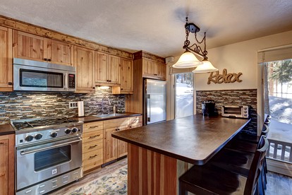 Mountain Cottage Near Skiing, Hiking and Mountain Biking in Arapaho National Forest - Breckenridge, Colorado - glamping.directory