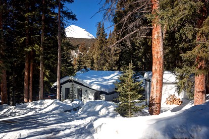 Mountain Cottage Near Skiing, Hiking and Mountain Biking in Arapaho National Forest - Breckenridge, Colorado - glamping.directory