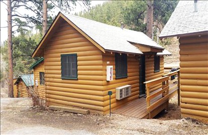 Cozy Log Cabin for Harley Davidson Lovers near Rapid City, South Dakota - glamping.directory