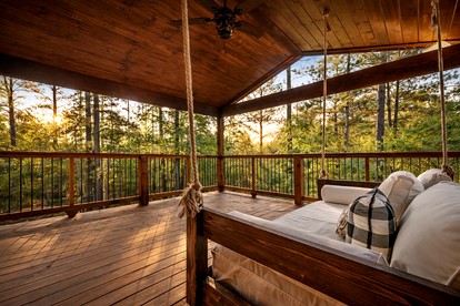 Cozy Secluded Cabin with Hot Tub in Broken Bow, Oklahoma - glamping.directory