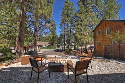 Contemporary Comfort: Modern Cabin Retreat near Big Bear Lake - Big Bear Lake, California - glamping.directory