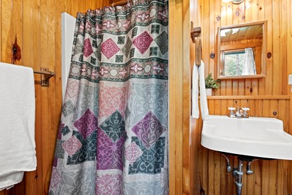 Cozy Cabin for Eight People with Lake Views near Plattsburgh - Severance, New York - glamping.directory