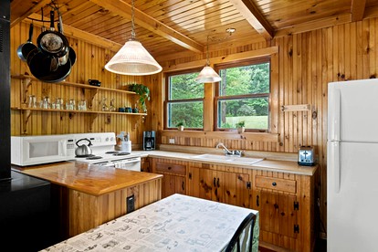 Cozy Cabin for Eight People with Lake Views near Plattsburgh - Severance, New York - glamping.directory
