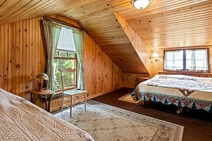 Cozy Cabin for Eight People with Lake Views near Plattsburgh - Severance, New York - glamping.directory