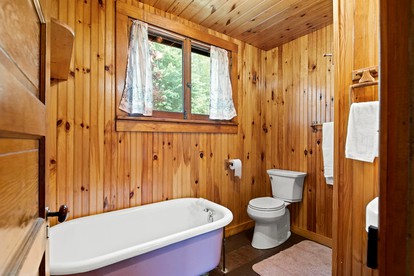 Cozy Cabin for Eight People with Lake Views near Plattsburgh - Severance, New York - glamping.directory