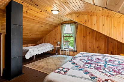 Cozy Cabin for Eight People with Lake Views near Plattsburgh - Severance, New York - glamping.directory