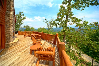 Secluded Log Cabin near Douglas Lake in Sevierville, East Tennessee - glamping.directory