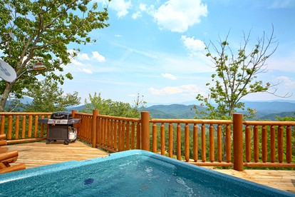 Secluded Log Cabin near Douglas Lake in Sevierville, East Tennessee - Sevierville, Tennessee - glamping.directory