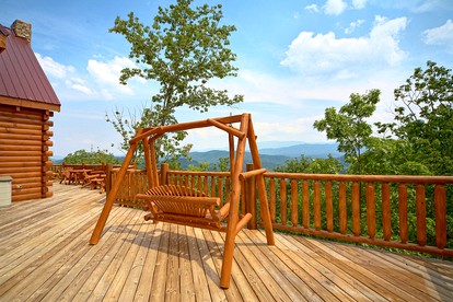 Secluded Log Cabin near Douglas Lake in Sevierville, East Tennessee - Sevierville, Tennessee - glamping.directory