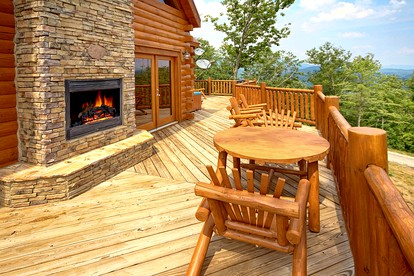 Secluded Log Cabin near Douglas Lake in Sevierville, East Tennessee - Sevierville, Tennessee - glamping.directory
