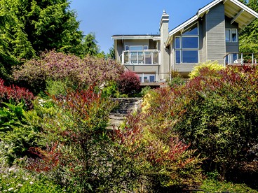 Romantic Getaway with Cozy Fireplace on Bainbridge Island, Washington - glamping.directory