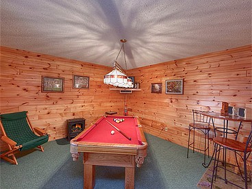 Comfortable Gatlinburg Cabin Rental with a Hot Tub - Gatlinburg, Tennessee - glamping.directory