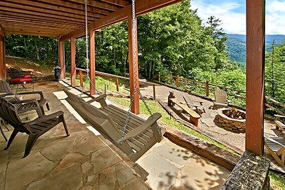 Comfortable Gatlinburg Cabin Rental with a Hot Tub - Gatlinburg, Tennessee - glamping.directory