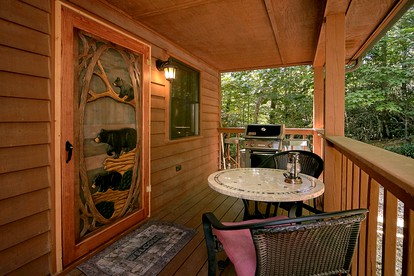 Comfortable Gatlinburg Cabin Rental with a Hot Tub - Gatlinburg, Tennessee - glamping.directory
