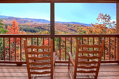 Comfortable Gatlinburg Cabin Rental with a Hot Tub - Gatlinburg, Tennessee - glamping.directory