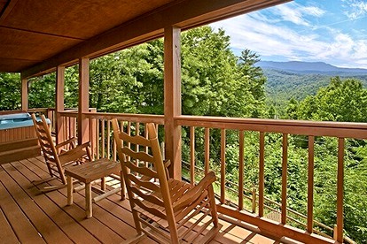 Comfortable Gatlinburg Cabin Rental with a Hot Tub - Gatlinburg, Tennessee - glamping.directory