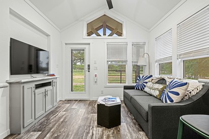 Incredible Cabin with Fantastic Sights and Barbecue in Fredericksburg, Texas - Fredericksburg, Texas - glamping.directory