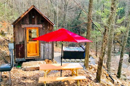 Cozy and Rustic Cabin Rental in the Smokies for Romantic Getaways in Tennessee - glamping.directory