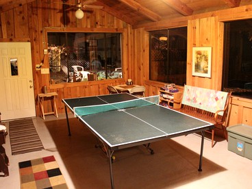 Country Cabin with Spa Hot Tub and Private Deck near Rollins Lake in California - Gold Run, California - glamping.directory