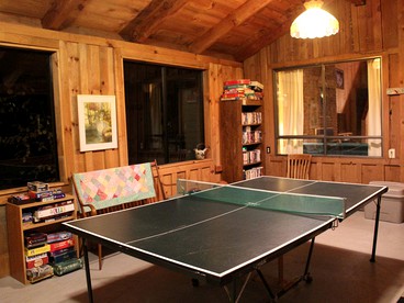 Country Cabin with Spa Hot Tub and Private Deck near Rollins Lake in California - Gold Run, California - glamping.directory